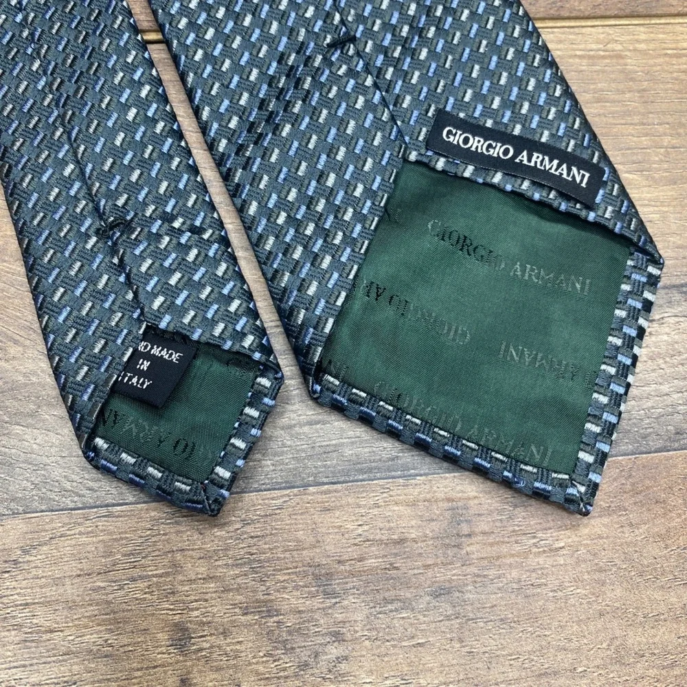 Giorgio Armani texture prior